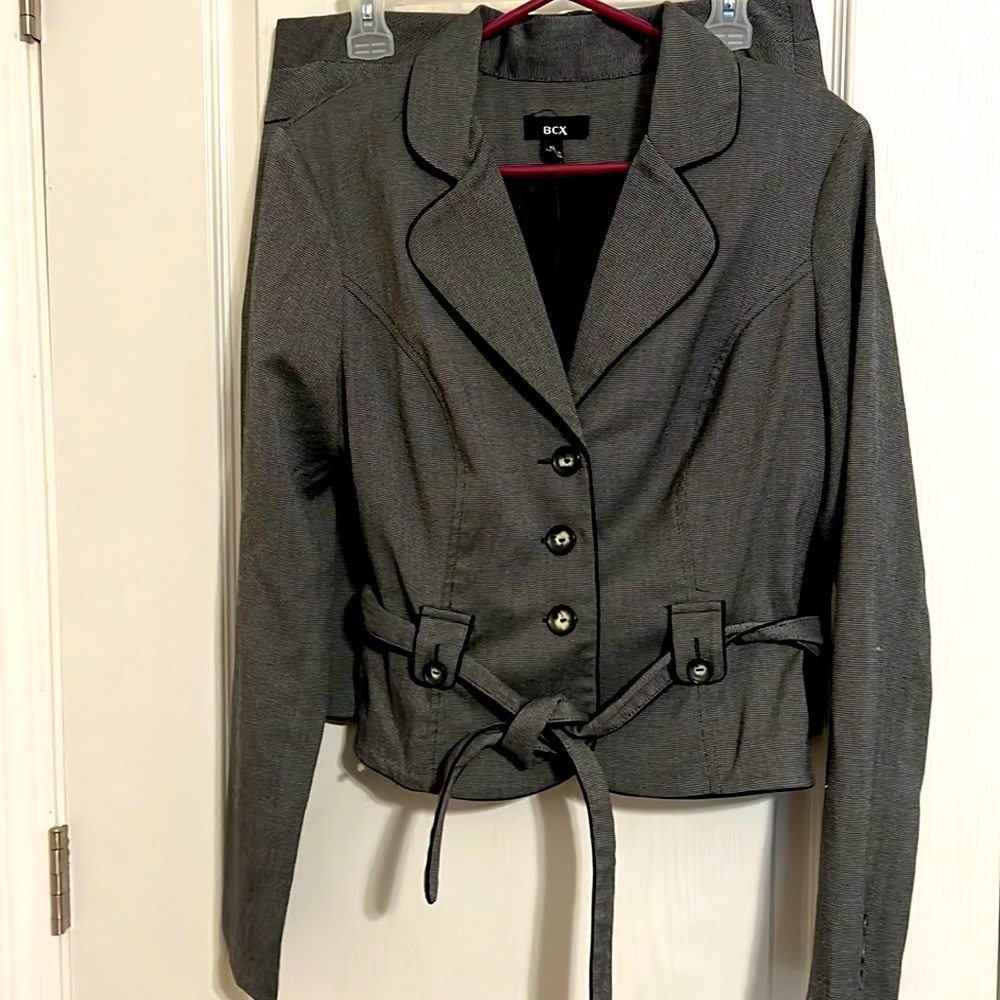 Ladies two piece jacket/skirt suit